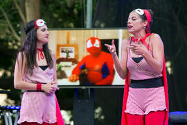 Representación de la obra "Superheroínas, S.L." de la compañía de teatro Caramala. Cursos de Verano de la Universidad de Málaga. Marbella. Julio de 2018