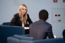 Cristina Mena. "Dialogando" con Ousman Umar. Facultad de Estudios Sociales y del Trabajo. Marzo de 2020