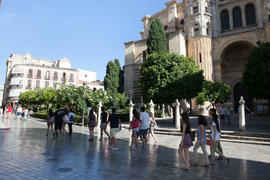 Visita guiada por el centro histórico. Olimpiada Española de Economía, Fase Nacional. Calle Císter. Málaga. Junio de 2015