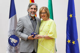 Retrato con la rectora en el homenaje a los jubilados y al personal que cumple 25 años de servicio en la UMA. Paraninfo. Mayo 2015
