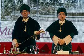 Miguel Ángel Castro y José Ángel Narváez. Apertura del Curso Académico 2022/2023 de la Universidad de Sevilla y entrega de su medalla de oro a la Universidad de Málaga. Iglesia de la Anunciación, Sevilla. Septiembre de 2022