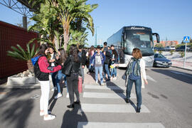Llegada de estudiantes a las Jornadas de Puertas Abiertas de la Universidad de Málaga. Complejo Polideportivo Universitario. Abril de 2018