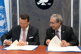 Firma de acuerdo. Presentación del Centro Internacional de Autoridades y Líderes en la Universidad de Málaga. Edificio del Rectorado. Julio de 2018