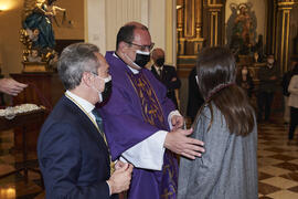 Entrega de medalla de la Cofradía de los Estudiantes. Misa de Lunes Santo. Iglesia de San Agustín. Abril de 2022