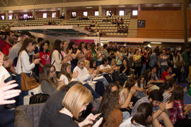 Jurado y asistentes del III Certamen de Cantautores Destino UMA. Jornadas de Puertas Abiertas de la Universidad de Málaga. Complejo Polideportivo Universitario. Abril de 2015