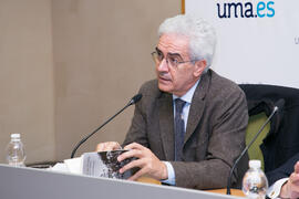 Basilio Baltasar. Presentación del libro "Celebración de París: Lugares y gentes". Edificio del Rectorado. Octubre de 2017