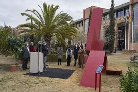 Intervención de José Ignacio Díaz de Rábago en la inauguración de su escultura "6+1". Facultad de Ciencias de la Educación y Psicología. Campus de Teatinos. Enero de 2022
