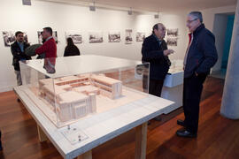 Inauguración de la exposición "50 Años de la Facultad de Ciencias Económicas y Empresariales". Rectorado. Enero de 2015
