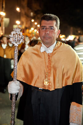 Representante de la Universidad de Málaga en el desfile procesional de la Hermandad de los Estudiantes. Abril de 2014