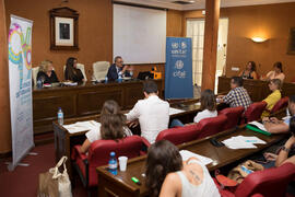 Mesa redonda: «Las problemáticas de los RETORNADOS en el contexto de la lucha nacional y europea contra la radicalización violenta y el terrorismo». Curso "Seguridad internacional y colectivos vulnerables". Cursos de Verano de la Universidad de Málaga. Málaga. Julio de 2019