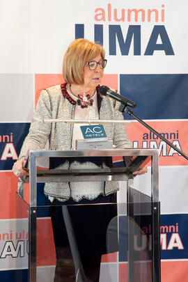 Adelaida de la Calle en el nombramiento de Antonio Vázquez como Alumno de Honor de la Universidad de Málaga. Foro Alumni UMA. Marzo 2014