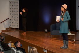 Raquel Haro. Dialogando sobre "cómo convertir tus dramas en una bonita historia". Facultad de Psicología y Logopedia de la Universidad de Málaga. Febrero de 2022