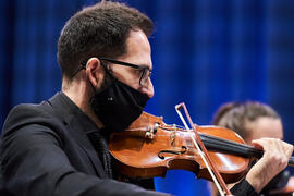 Violinista. Concierto de Bandas Sonoras de la 31 edición de Fancine de la Universidad de Málaga. Auditorio de la Escuela Técnica de Ingeniería de Telecomunicaciones e Informática. Noviembre de 2021