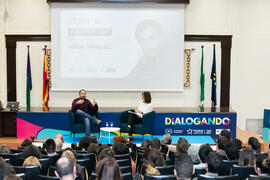 Susana Escudero y Aitor Sánchez en el coloquio "Dialogando para desmontar mitos sobre nutrición". Facultad de Medicina. Marzo de 2017