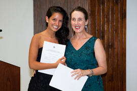 María José Fernández con Francesca Federico en su graduación. Centro Internacional de Español. Julio de 2014