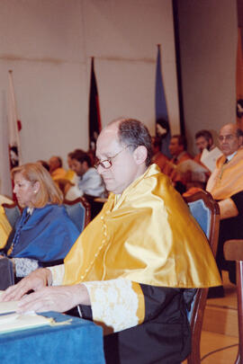 Investidura como Doctor "Honoris Causa" de D. Manuel Elkin Patarroyo por la Universidad de Málaga. Teatro Cervantes. Junio de 1996