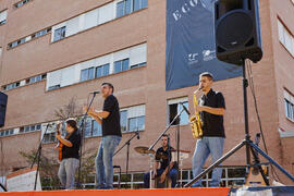 Concierto en el jardín de la facultad como parte del acto de bienvenida a los alumnos de primer curso de Económicas. Paraninfo. Septiembre de 2014