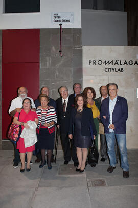 Foto de grupo. Inauguración de la plaza Pintor Eugenio Chicano. Málaga. Noviembre de 2016