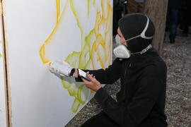 Demostración de arte callejero posterior a la inauguración de la sala de exposiciones "Espacio Cero" en el Contenedor Cultural. Campus de Teatinos. Abril de 2019