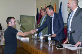 Entrega de mención especial. Facultad de Ciencias Económicas y Empresariales. Junio de 2018