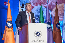 Discurso de Teodomiro López. Entrega de la distinción "Oikonomos" de la Facultad de Ciencias Económicas y Empresariales de la Universidad de Málaga. Paraninfo. Diciembre de 2024