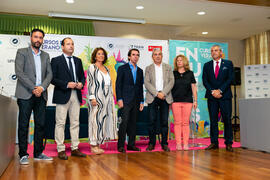 Foto de grupo. Encuentro con José María Aznar. Cursos de Verano de la Universidad de Málaga. Edificio del Rectorado. Julio de 2018