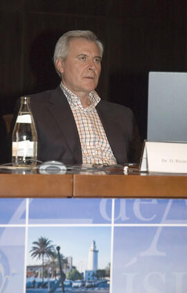 Ricardo Onofre Contreras. Panel de Expertos. 2º Congreso Internacional de Actividad Físico-Deportiva para Mayores de la Universidad de Málaga. Palacio de Ferias y Congresos de Málaga. Marzo de 2007