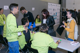 Entrega de acreditaciones y documentación. 7º Congreso Internacional de Actividad Física Deportiva para Mayores. Escuela Técnica Superior de Ingeniería de Telecomunicaciones y de Informática. Noviembre de 2017