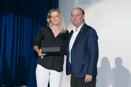 Entrega del premio a la Mejor Deportista Universitaria a Sophie Endtz. Gala del Deporte Universitario 2018. Escuela Técnica Superior de Ingeniería de Telecomunicaciones. Junio de 2018