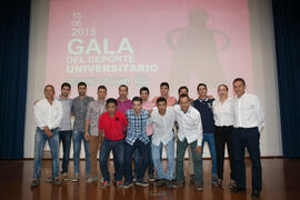 Foto de grupo. Gala del Deporte Universitario. Escuela Técnica Superior de Ingeniería de Telecomunicaciones. Junio de 2015