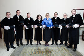 Retrato de grupo previo a la imposición de la Medalla de Oro de la Universidad de Málaga a Adelaida de la Calle. Paraninfo. Mayo de 2016