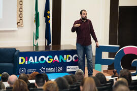 Aitor Sánchez en su conferencia "Dialogando para desmontar mitos sobre nutrición". Facultad de Medicina. Marzo de 2017