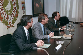 Firma de convenio entre la empresa de publicidad Walter Thompson y la Universidad de Málaga. Mayo de 1993
