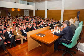 Nombramiento de D. Fernando Ocaña como Alumno de Honor de Facultad de Ciencias Económicas y Empresariales de la Universidad de Málaga. Rectorado. Marzo de 2009