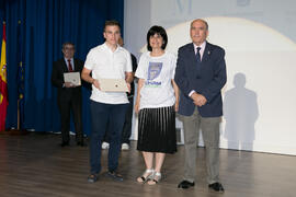 Entrega de menciones especiales a colaboradores y patrocinadores. Gala del Deporte Universitario 2018. Escuela Técnica Superior de Ingeniería de Telecomunicaciones. Junio de 2018
