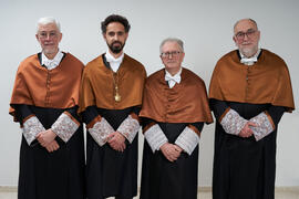 Retrato de grupo previo a la investidura de Felipe Romera como Doctor "Honoris Causa" por la por la Escuela Técnica Superior de Ingeniería de Telecomunicación de la Universidad de Málaga. Paraninfo. Marzo de 2022