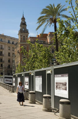 Exposición "Sevilla. Una visión panorámica. Fotografías de Roisin". Sevilla. Julio de 2007