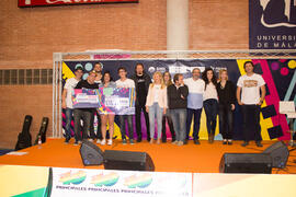 Jurado y ganadores del III Certamen de Cantautores Destino UMA. Jornadas de Puertas Abiertas de la Universidad de Málaga. Complejo Polideportivo Universitario. Abril de 2015