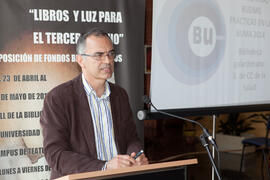 Gregorio García Reche en la inauguración de la exposición 'Libros y luz para el tercer milenio'. Biblioteca General. Abril 2015