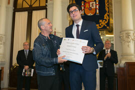 Entrega del premio Accésit al Mejor Trabajo Fin de Grado a Jesús Palomares Bravo. II Premios de Investigación de la Cátedra de Estudios Cofrades. Ayuntamiento de Málaga. Marzo de 2018