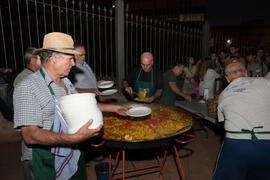 Paella para la fiesta de bienvenida a los alumnos de intercambio internacional de la Universidad de Málaga. Jardín botánico. Octubre de 2016