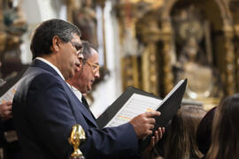 Miembro de la Coral Sancti Petri en su concierto de Navidad homenaje a la Facultad de Económicas. Iglesia de los Mártires. Diciembre de 2015