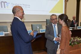 Entrega del premio al mejor expediente académico de Grado a Paloma Gallego Fuentes. Celebración del 50 Aniversario de la Facultad de Medicina de la Universidad de Málaga. Facultad de Medicina. Octubre de 2022