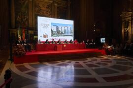 Mesa presidencial. Apertura del Curso Académico 2022/2023 de la Universidad de Sevilla y entrega de su medalla de oro a la Universidad de Málaga. Iglesia de la Anunciación, Sevilla. Septiembre de 2022
