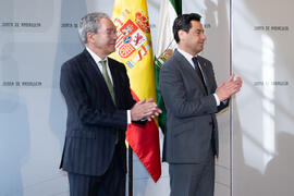Rogelio Velasco y Juan Manuel Moreno Bonilla. Toma de posesión de D. José Ángel Narváez Bueno como Rector de la Universidad de Málaga. Palacio de San Telmo, Sevilla. Enero de 2020