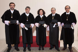 Retrato de grupo previo a la imposición de la Medalla de Oro de la Universidad de Málaga a la Universidad de Granada. Paraninfo. Diciembre de 2016