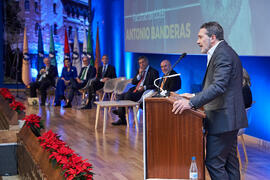 Discurso de Antonio Banderas. Entrega de la distinción "Oikonomos" de la Facultad de Ciencias Económicas y Empresariales de la Universidad de Málaga. Paraninfo. Diciembre de 2024