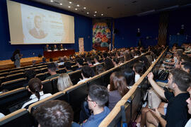 Eugenio Luque presenta la conferencia de Pablo Hernández de Cos en la Facultad de Ciencias Económicas y Empresariales de la Universidad de Málaga. Paraninfo. Octubre de 2022