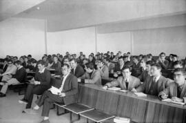 Facultad de Ciencias Políticas, Económicas y Comerciales. Aulas y estudiantes. Noviembre de 1967. Málaga (España). Reportaje