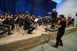 Músicos ensayando. Concierto de Bandas Sonoras de la 31 edición de Fancine de la Universidad de Málaga. Auditorio de la Escuela Técnica de Ingeniería de Telecomunicaciones e Informática. Noviembre de 2021